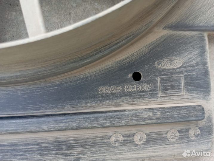 Диффузор радиатора Ford Focus 1 хетчбек 5дв. 1.4