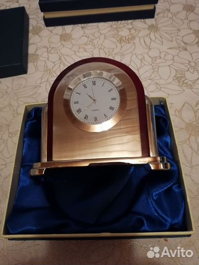Часы, из красного дерева, кварцевые