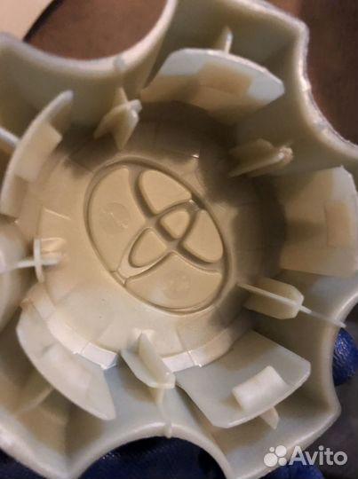 Колпаки дисков ступиц Toyota