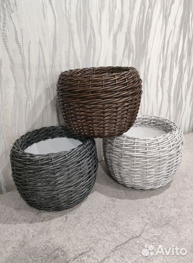 Кашпо из искусственного ротанга