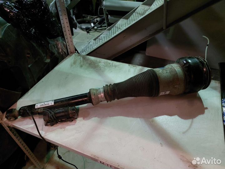 Пневмо амортизатор задний левый Mercedes W222