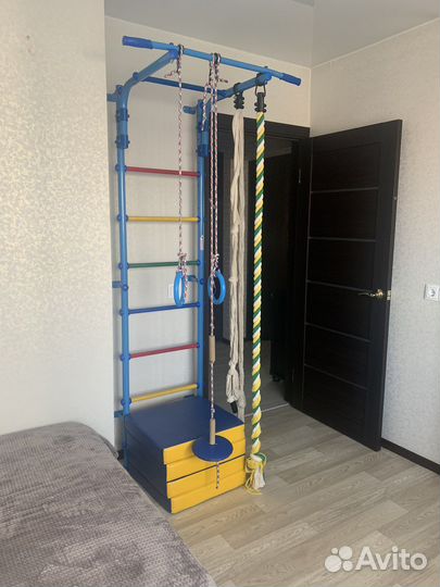 Шведская стенка с турником, брусьями и матом