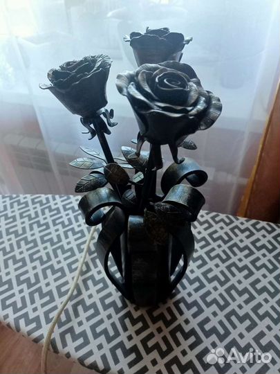 Розы кованые