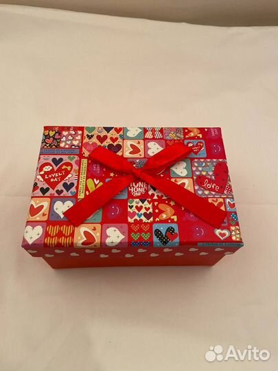 Подарочная коробка