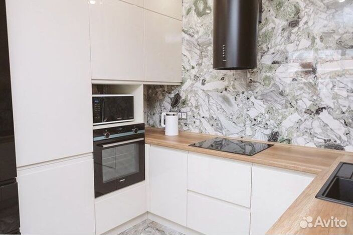 Угловой кухонный гарнитур современный