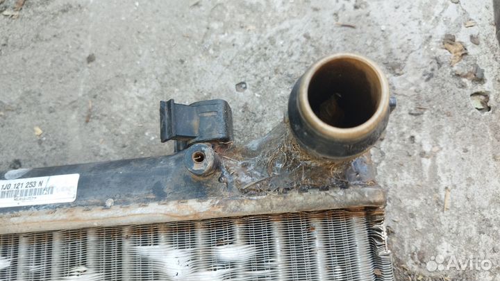 Радиатор охлаждения двигателя Skoda Octavia A4