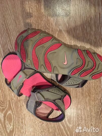Босоножки Nike р.35