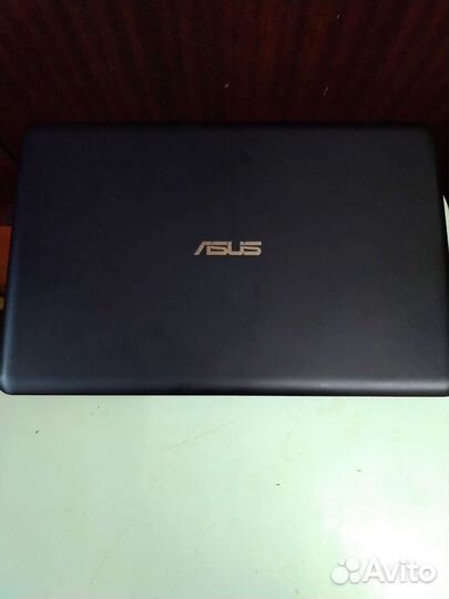 Нетбук Asus E202S