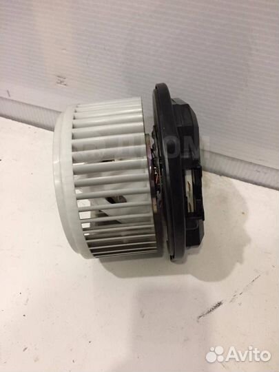 Мотор отопителя печки на Infiniti Nissan