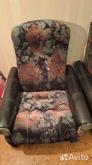 Диван, 2 кресла и 2 пуфика