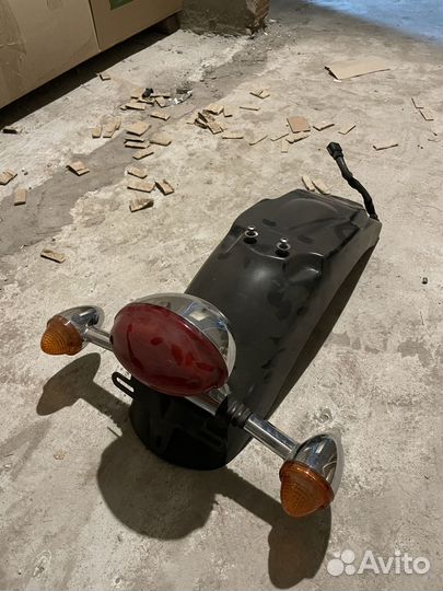 Заднее крыло в сборе на Triumph Bonneville