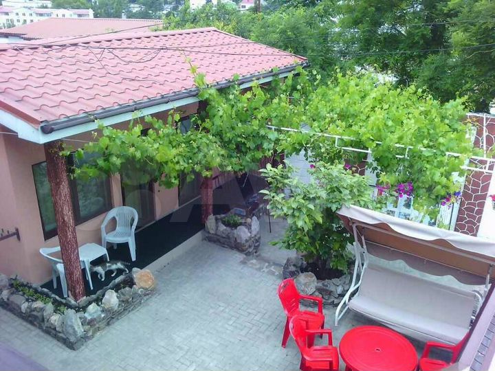 Комната 16 м² в > 9-к., 1/2 эт.