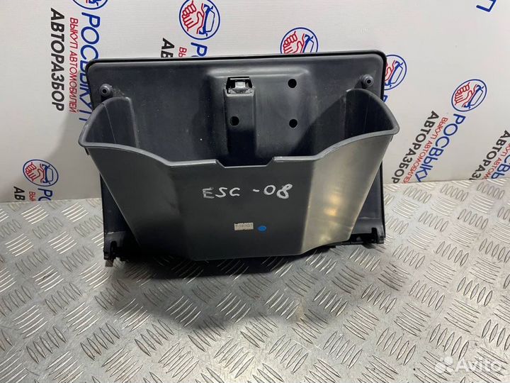 Бардачок Ford Escape (R3) II (2007–2012)