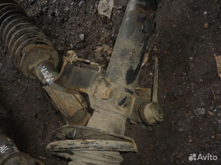 Стойка передняя левая Форд Мондео 3