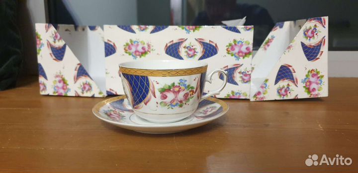 Фарфоровый чайный сервиз