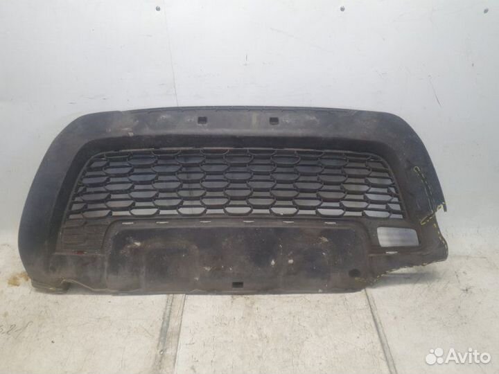 Решетка в бампер передняя Renault Duster 1 2010