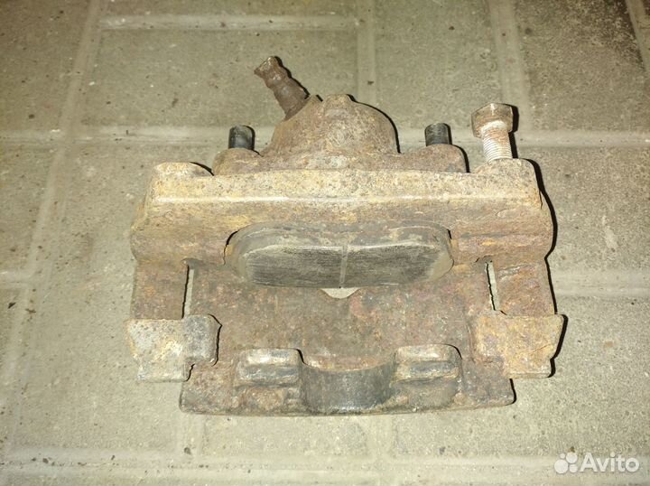 Суппорта тормозные передние Renault Duster