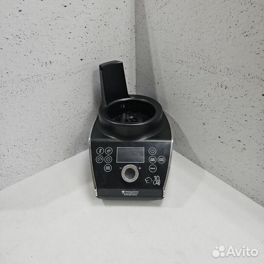 Кухонный комбайн HotPoint Ariston MC057C