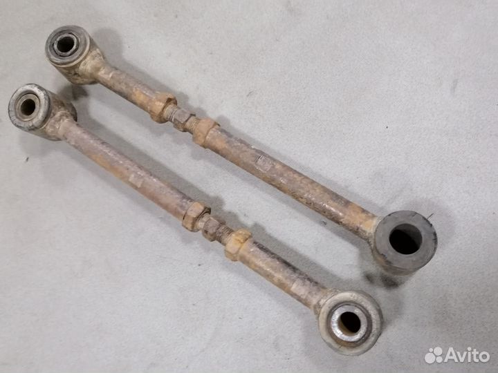Тяга поперечн.зад.Nissan Bluebird CD20 дизель 1987