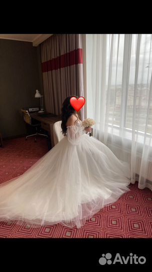 Свадебное платье со шлейфом