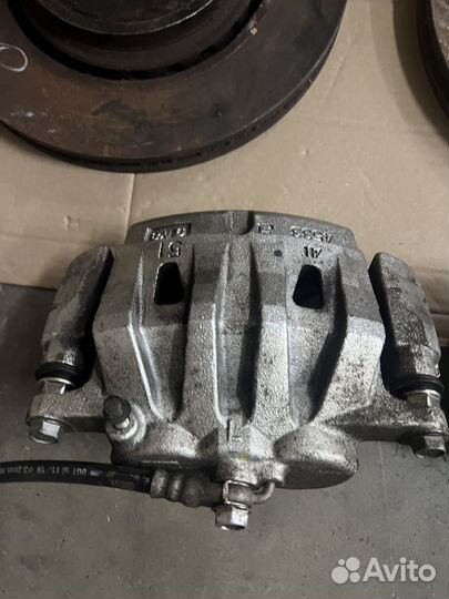 Супорта передние два поршня Тойота Лексус