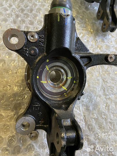 Кулак поворотный в сборе перед Peugeot Expert III