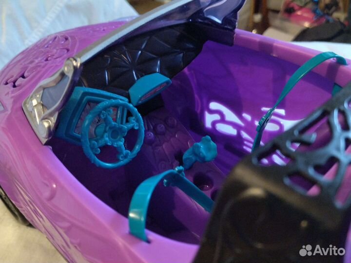 Автомобиль монстр хай