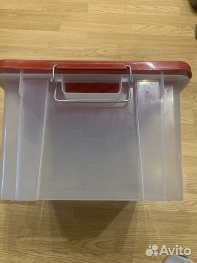 Контейнер для хранения вещей с метал замками