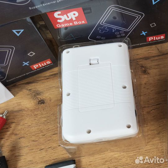 Игровая приставка SUP dendy в белом цвете