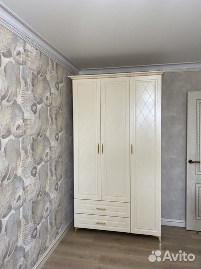 Шкаф детский распашной