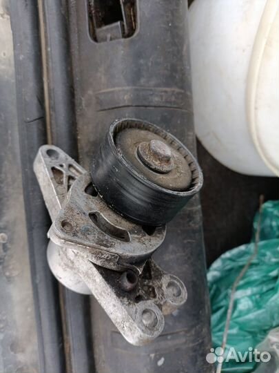 Натяжитель ремня пежо206