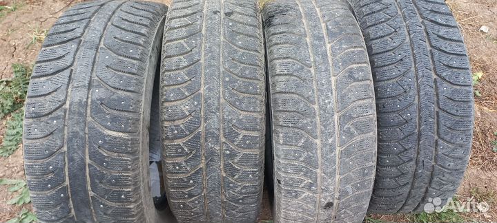 Bridgestone Ice Cruiser 7000 215/60 R16 95T