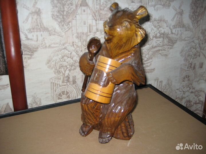 Деревянная фигура мишки с бочёнком