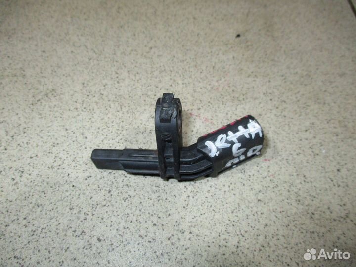 Датчик ABS передний правый VW Jetta 6 (1B)