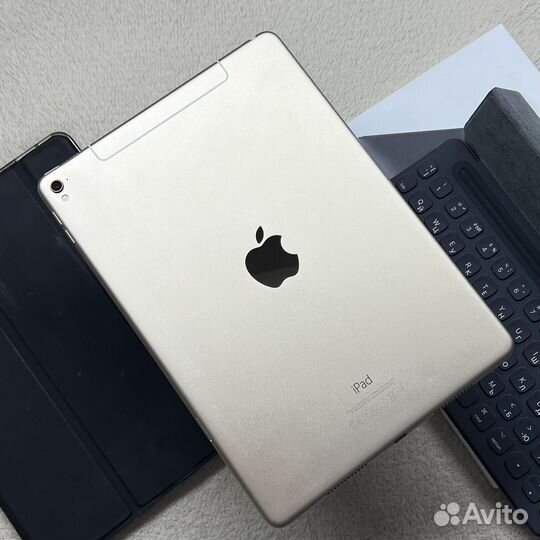 iPad Pro 9,7 128gb gold Cellular + Keyboard