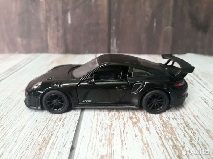 Модель автомобиля коллекционная Porsche 911 GT2 RS