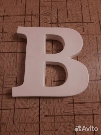 Seletti Интерьерная керамическая буква В на стену