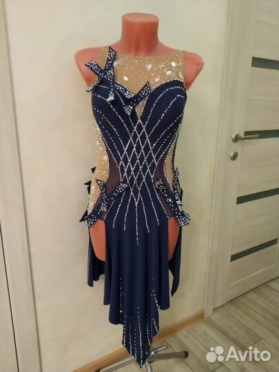 Платье для бальных танцев