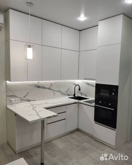 Кухня белая/глянец/ на заказ