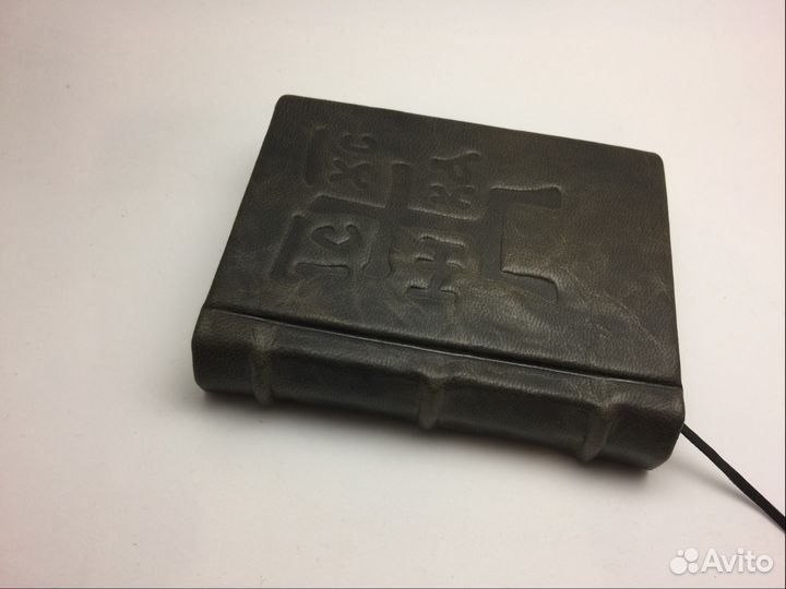 Винтажный кожаный молитвослов