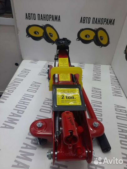 Домкрат подкатной 2 т