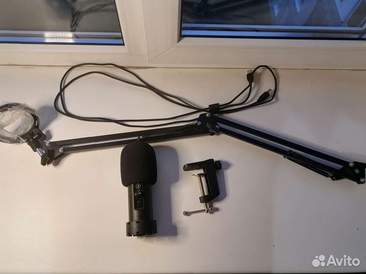 Студийный микрофон