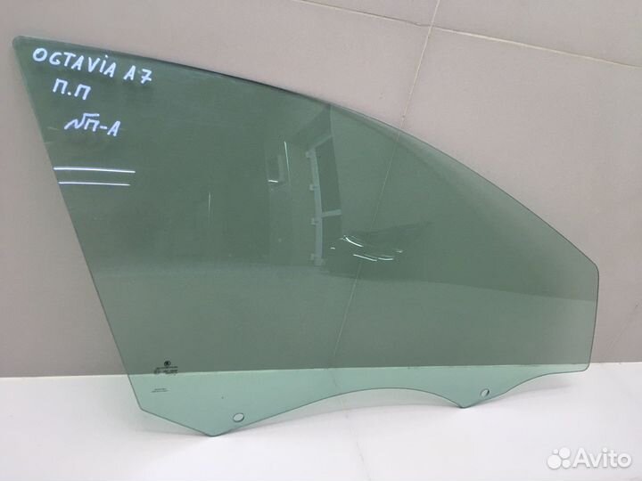 Стекло двери Skoda Octavia A7