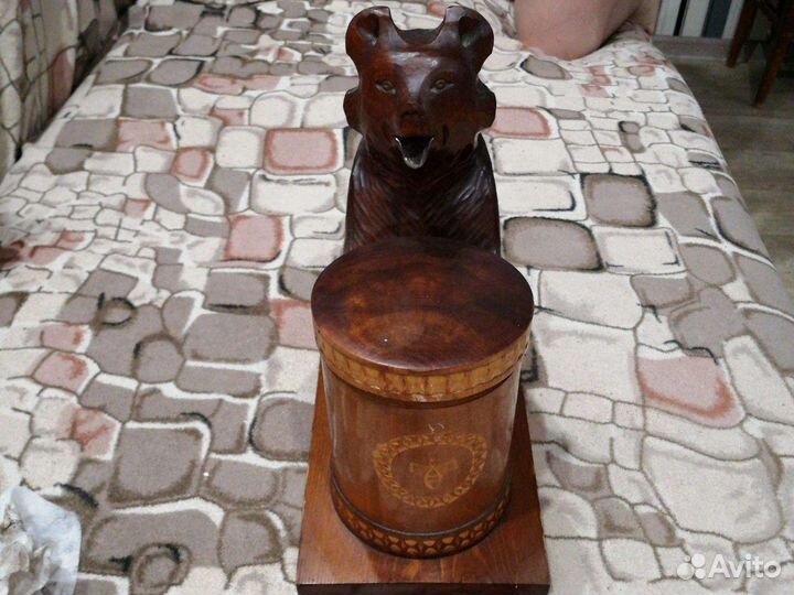 Медведь. Дерево. С ёмкостью для банки мёда