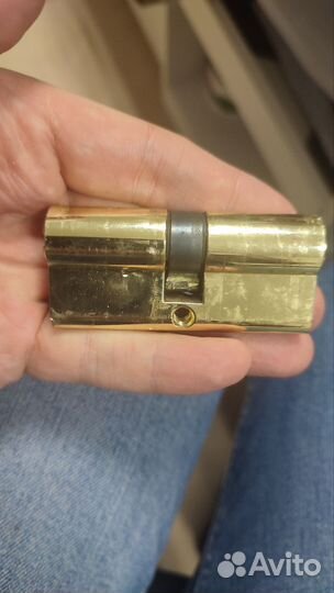 Замок дверной