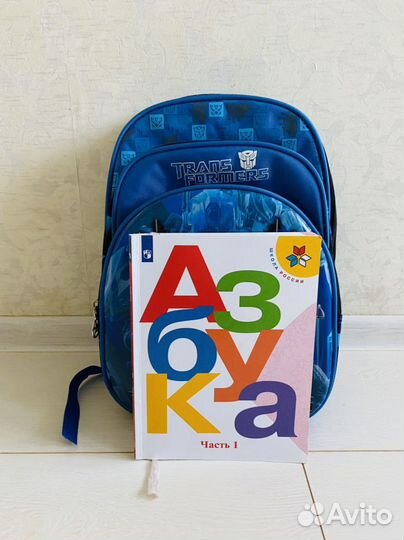 Новый рюкзак школьнику