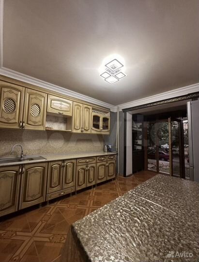 3-к. квартира, 70 м², 1/9 эт.