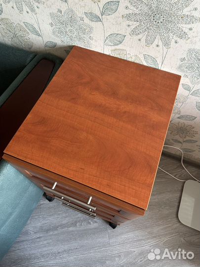 Тумба на колесиках