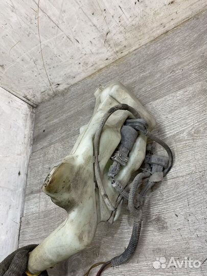 Бачок омывателя лобового стекла Opel Astra