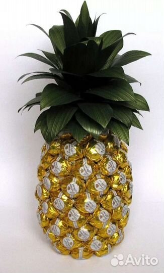 Ананас из конфет